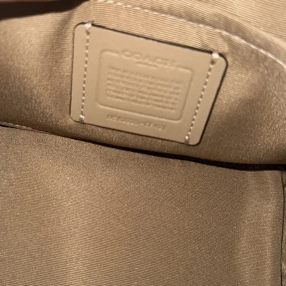 Coach Cherry Bag. - Picture 6 of 8